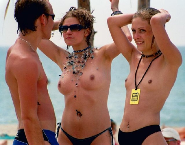 chicas-en-la-playa_14